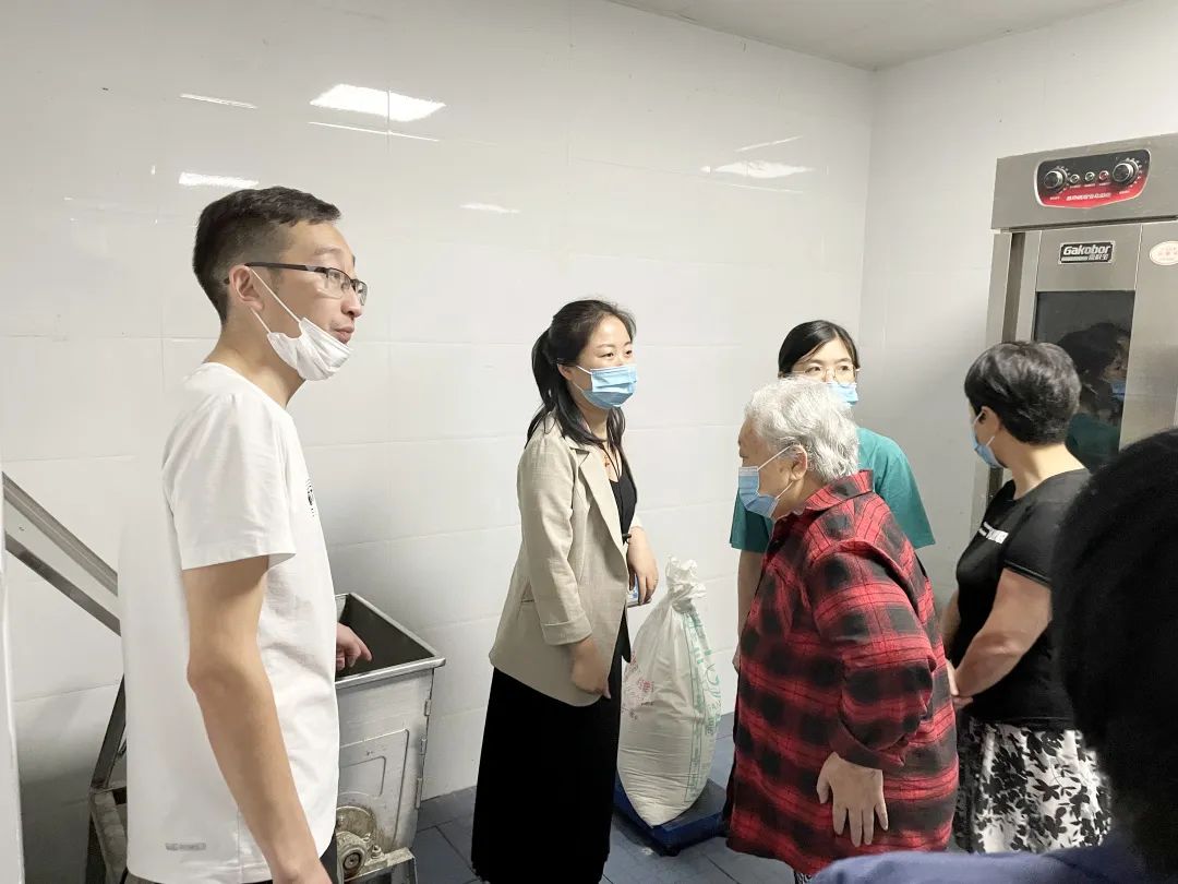 绵阳顾连康复医院职工,患者家属走进面食制作间 绵阳顾连康复医院职工,患者家属走进面食制作间