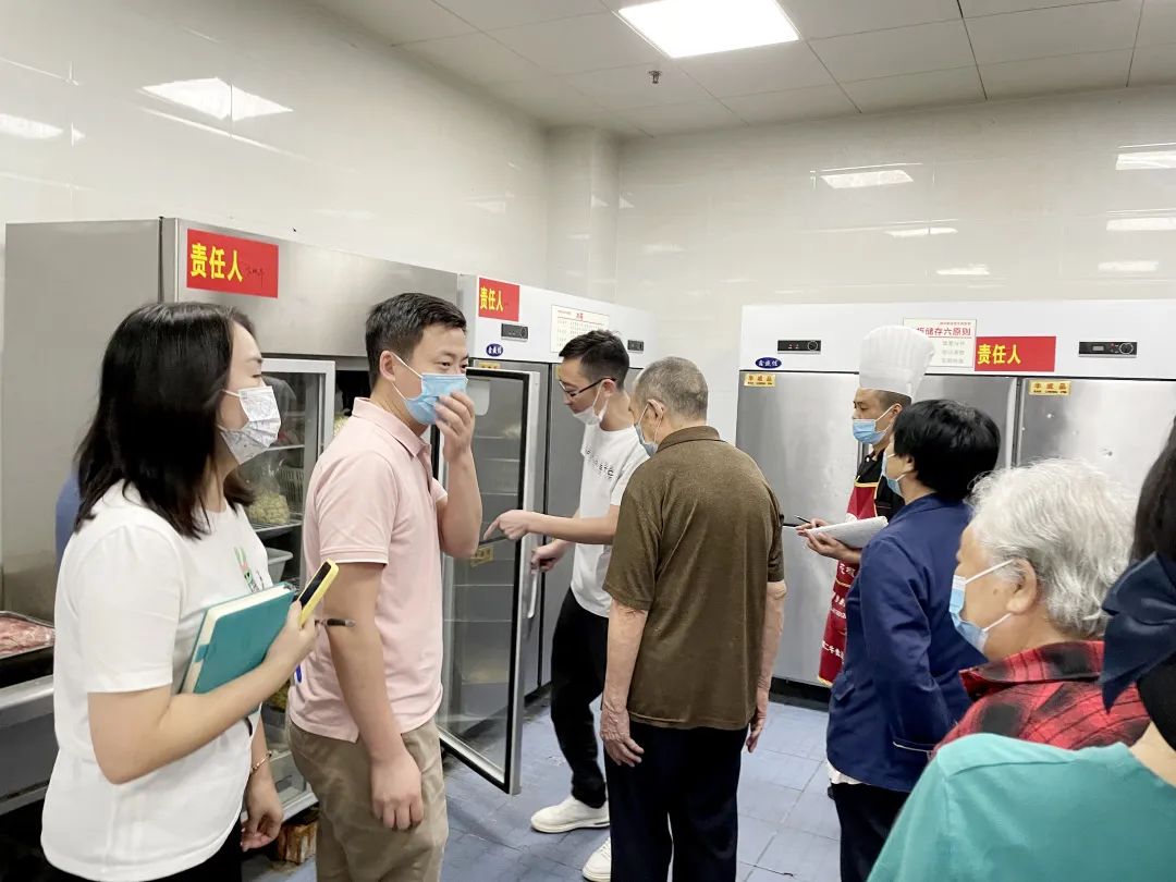 绵阳顾连康复医院职工,患者家属走进冷冻库 绵阳顾连康复医院职工,患者家属走进冷冻库