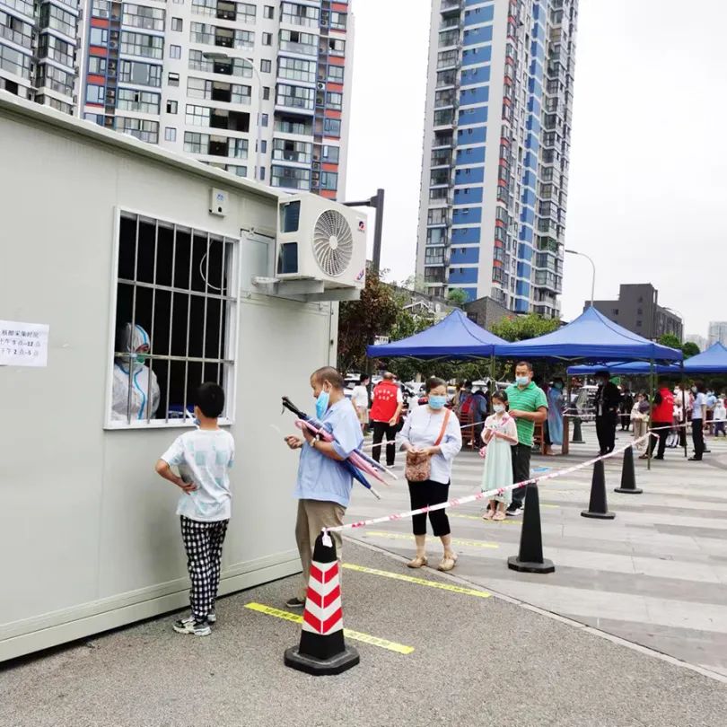 绵阳顾连康复医院为社区居民采核酸