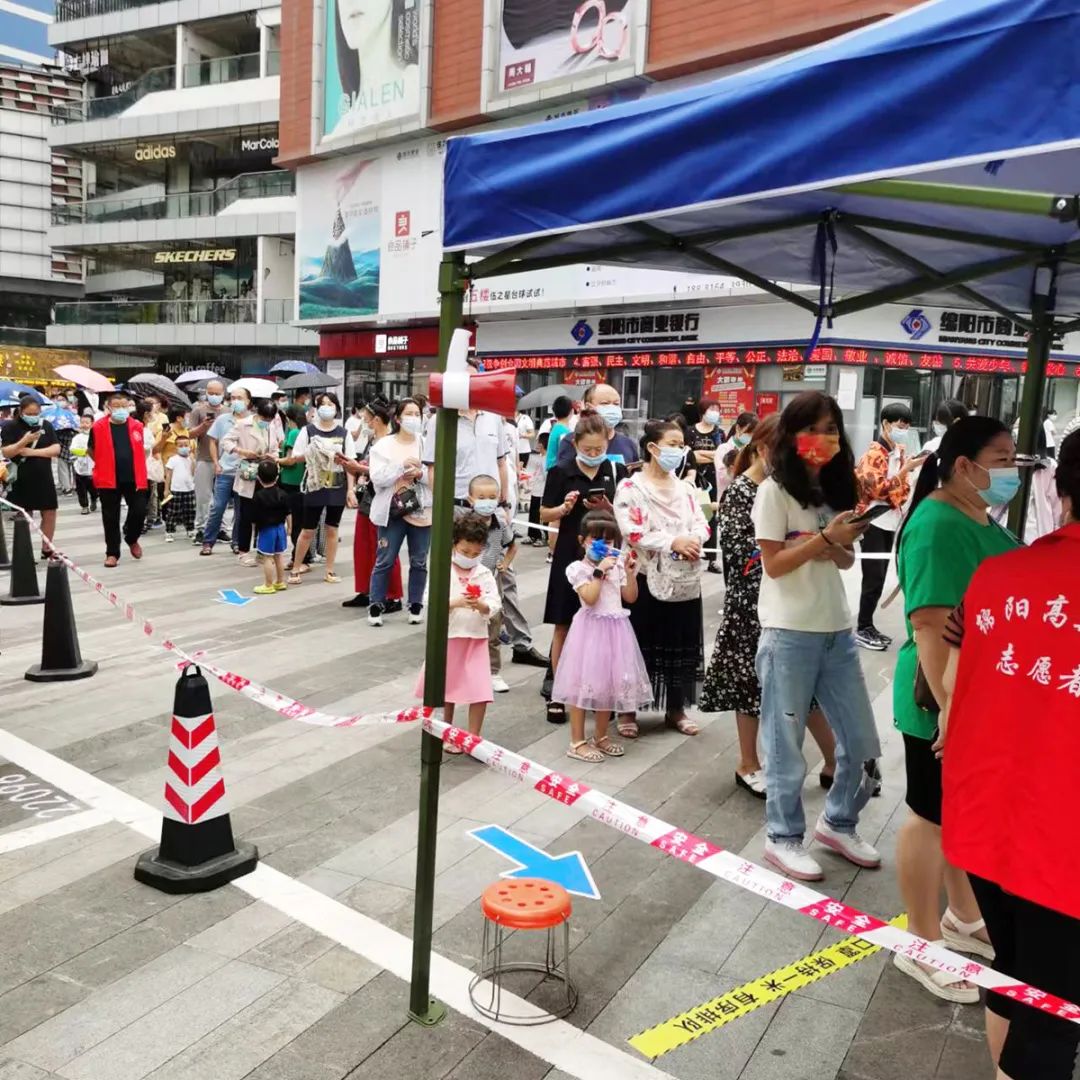 绵阳顾连康复医院为社区居民采核酸