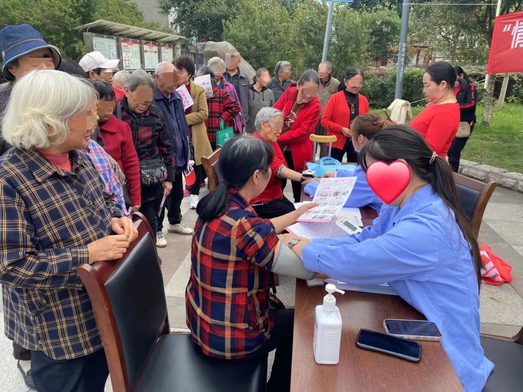 绵阳顾连康复医院“九九重阳 守护健康”重阳温暖进社区活动