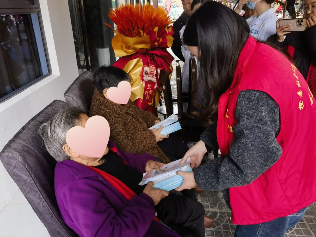 绵阳顾连康复医院走进金祥寺社区开展健康关怀活动 绵阳顾连康复医院走进金祥寺社区开展健康关怀活动