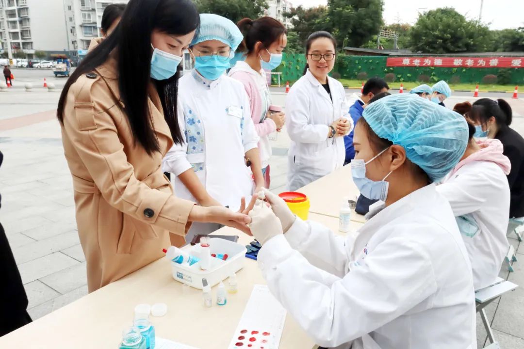 无偿献血签到现场 无偿献血签到现场